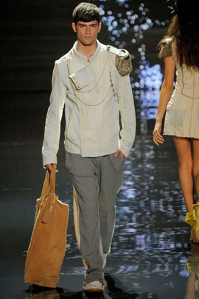 Look 3